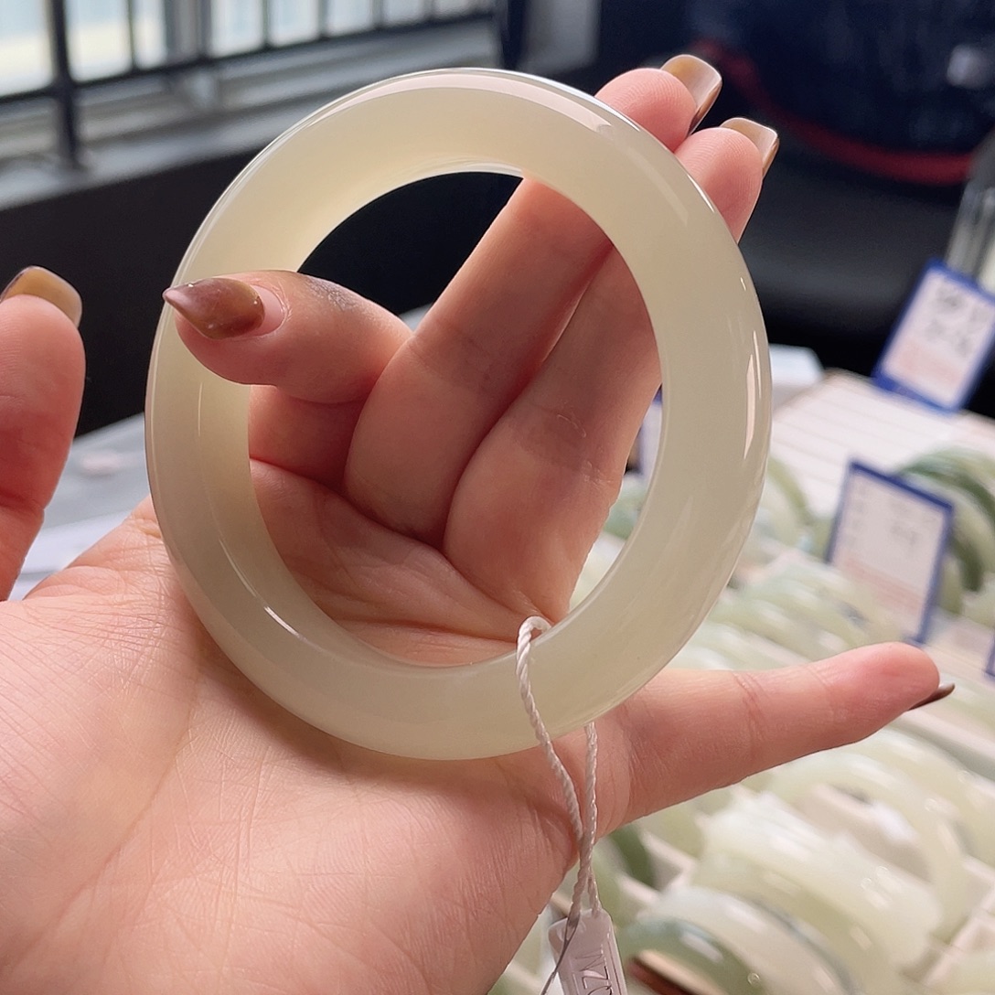 和田玉未镶嵌手镯冰猫镯 厚装 种老肉细