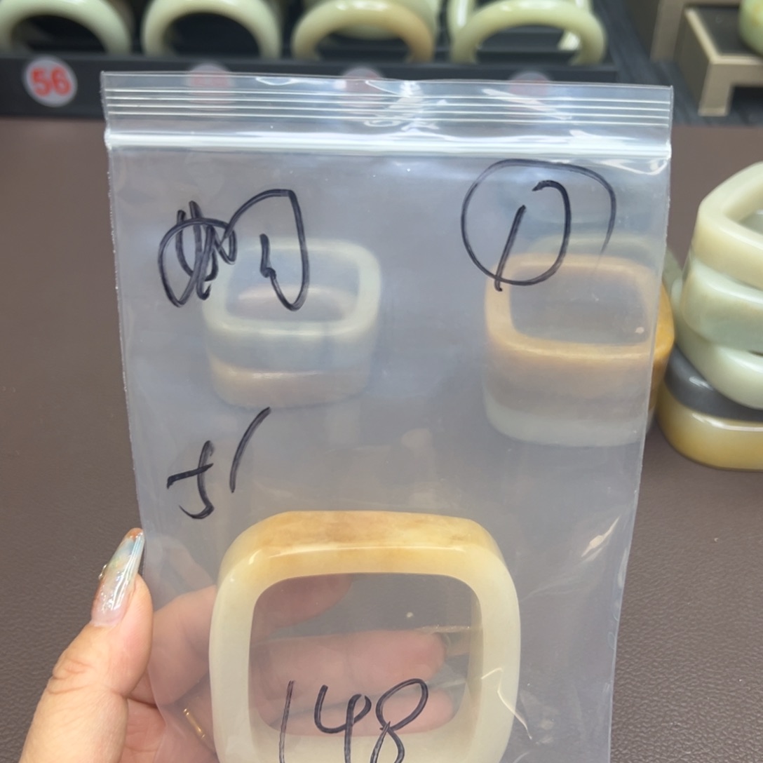 石英质玉手镯未镶嵌阿*娟