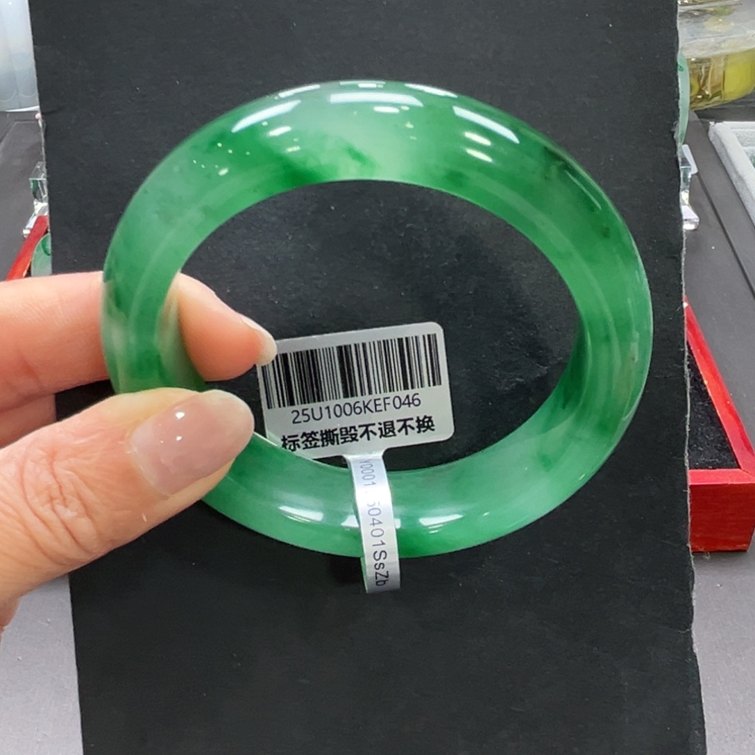 我***生石英质玉（非洲翠）未镶嵌手镯➕小玥58