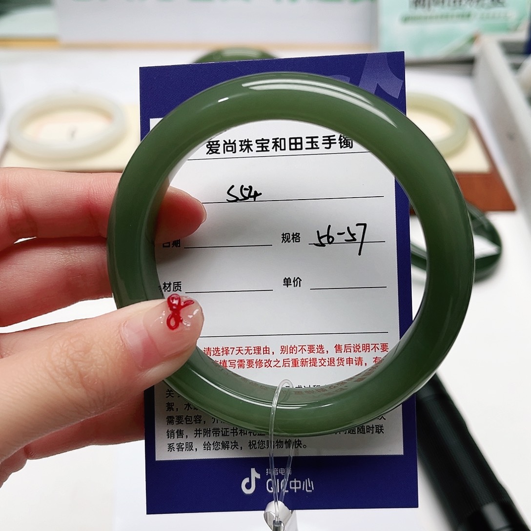 和田玉手镯未镶嵌