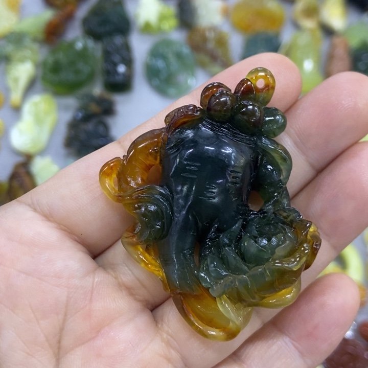 未镶嵌蛇纹石玉挂件