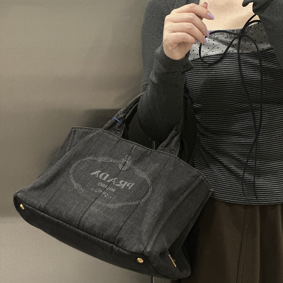 95新 Prada/普拉达 Prada黑牛仔沙滩包中号无肩带