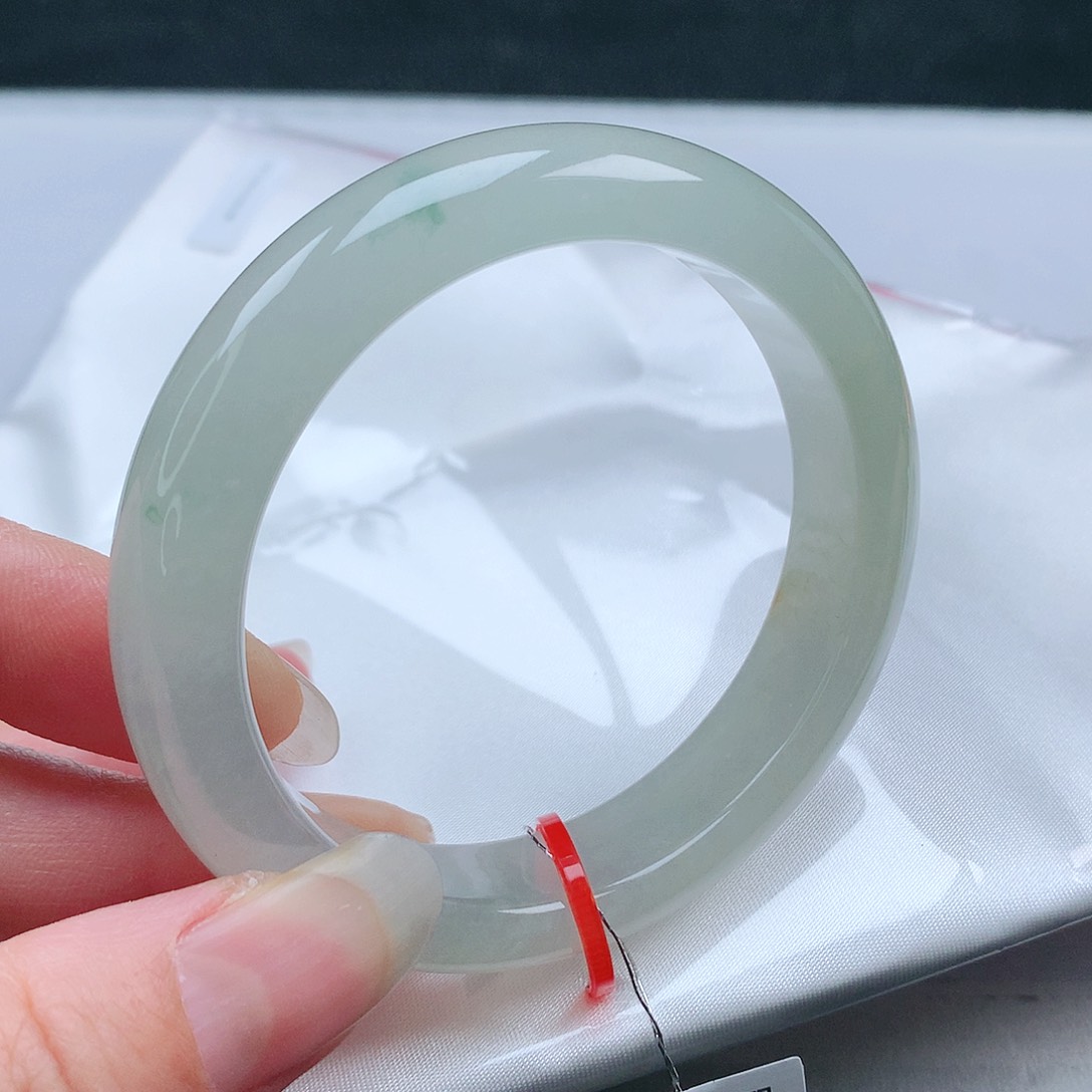 翡翠手镯未镶嵌55圈