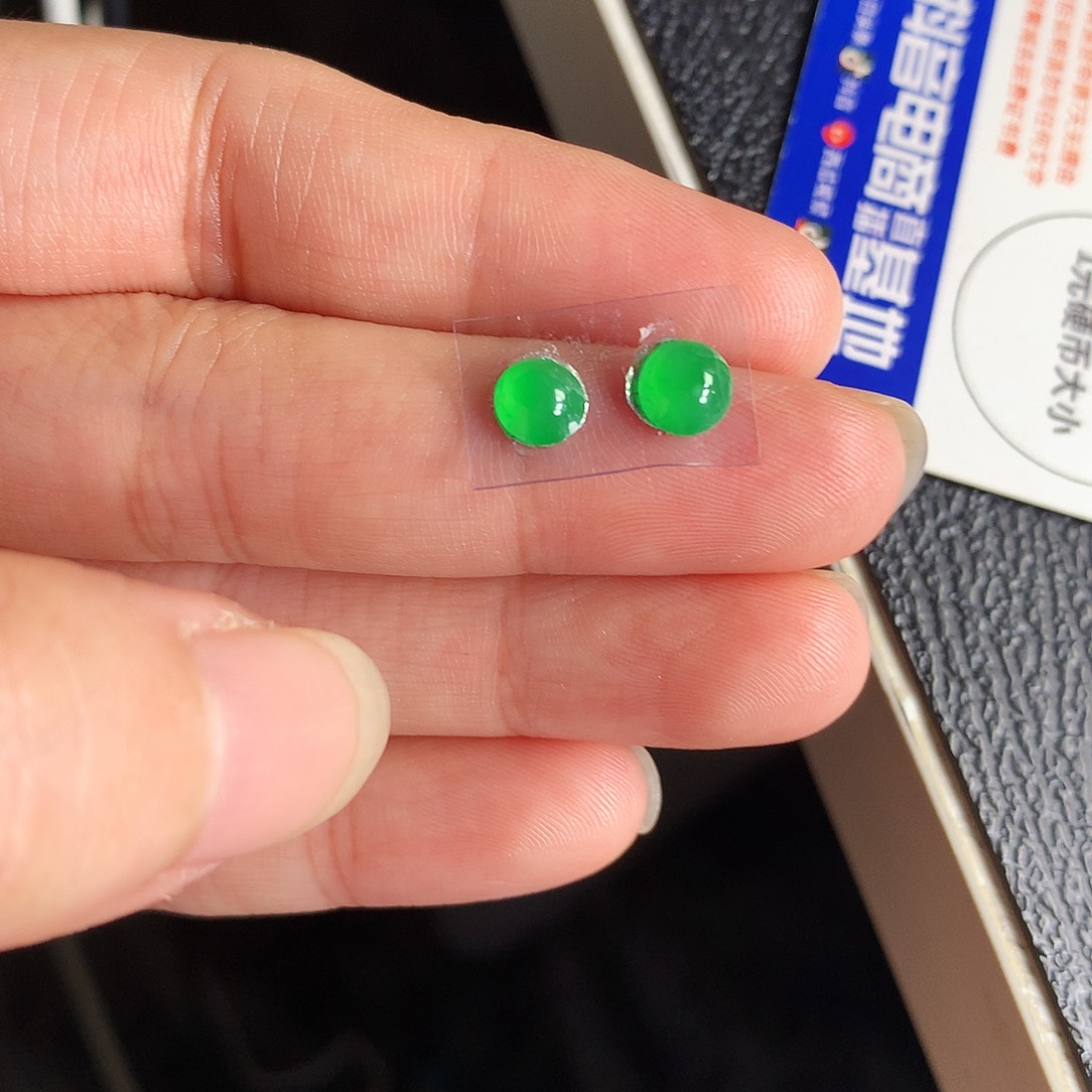 吊坠(不含链)未镶嵌翡翠蛋面一对