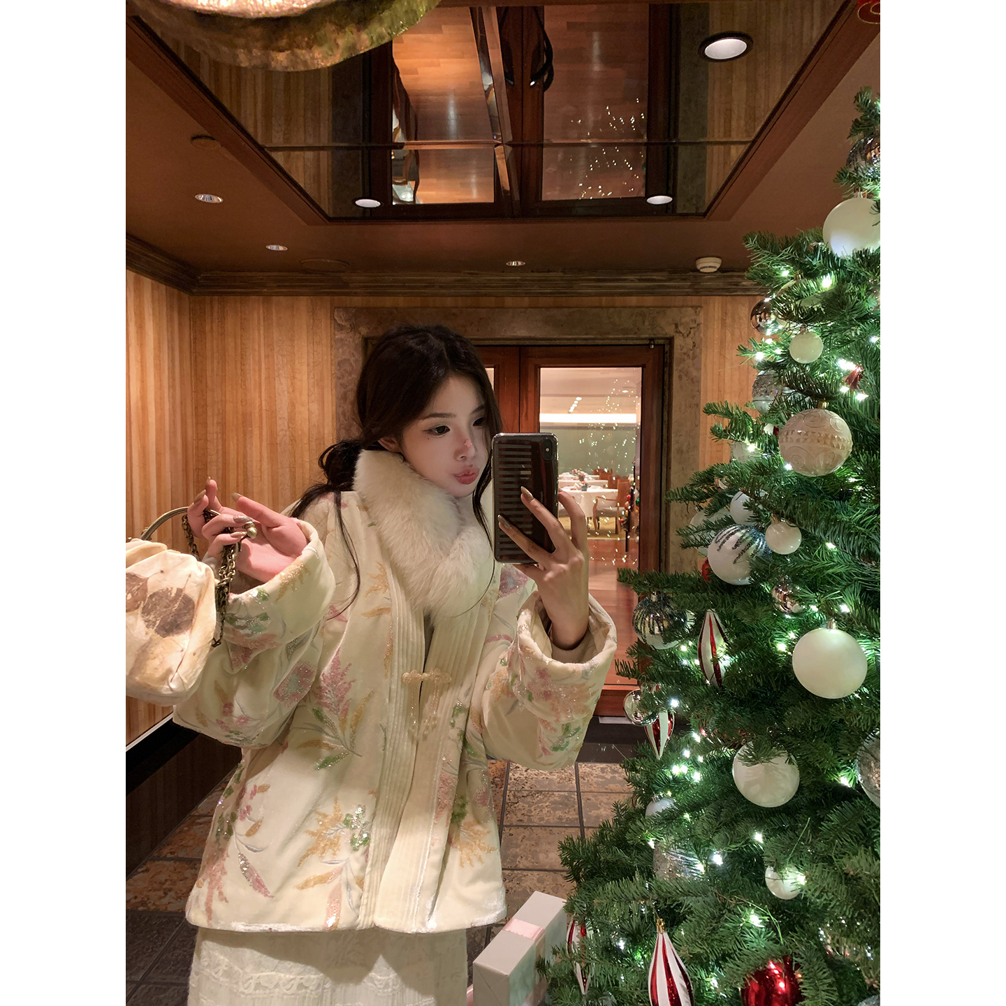 小君君布兰妮 云锦生花/白色毛领