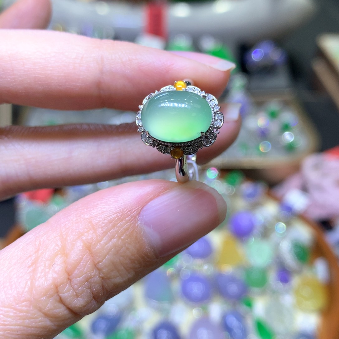 【闪购商品】翡翠颈饰18K金镶嵌翡翠吊坠项链