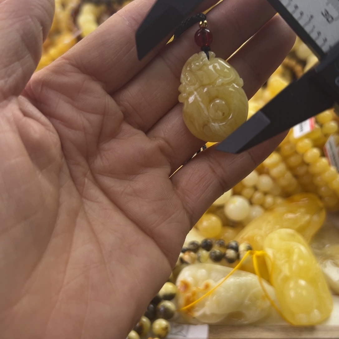 琥珀珠宝奇石未镶嵌