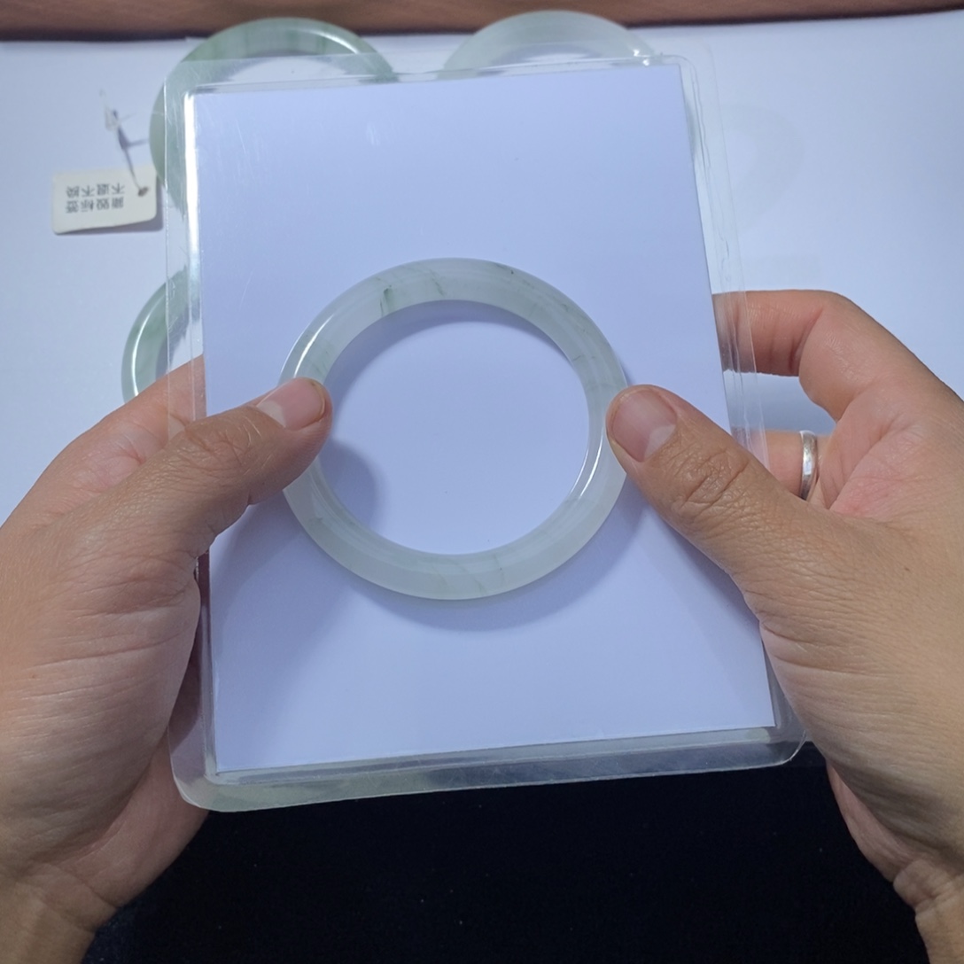 清***我石英质玉（天山翠）未镶嵌手镯