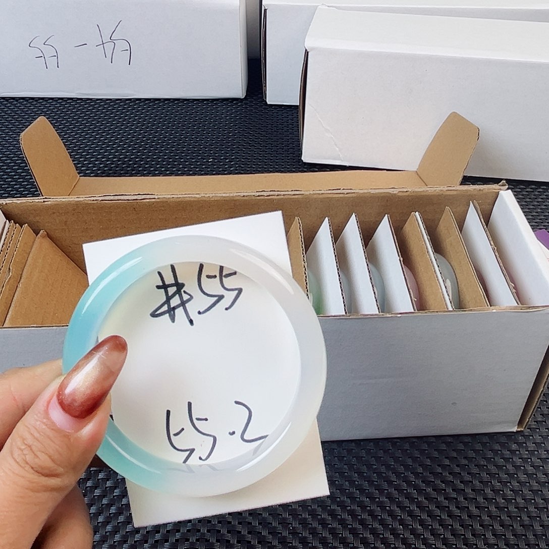 玛瑙/玉髓手镯未镶嵌55