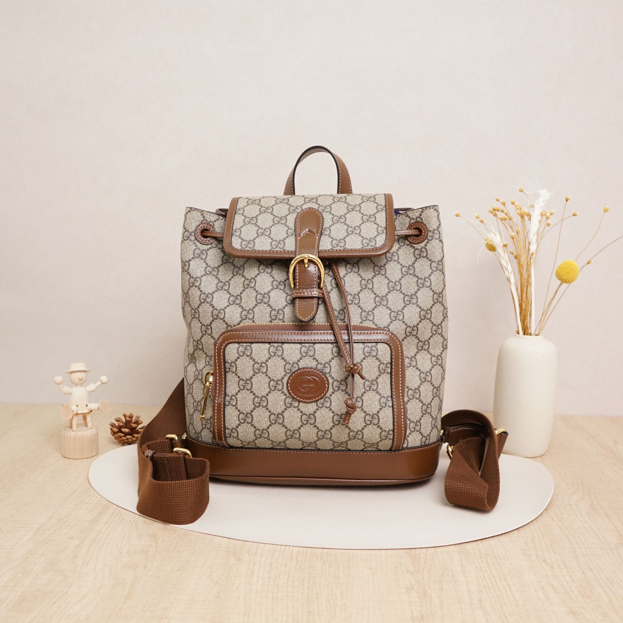 95新 GUCCI/古驰 古驰retro双肩包老花/尘袋/DS023998