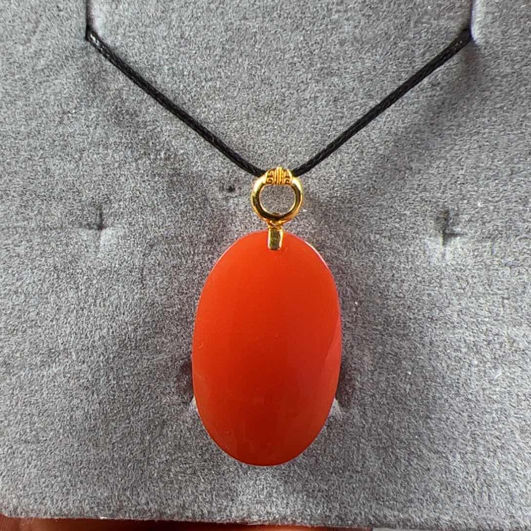 18K金镶嵌吊坠南红玛瑙