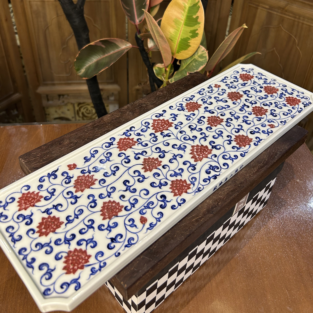 青花釉里红缠枝莲干泡台