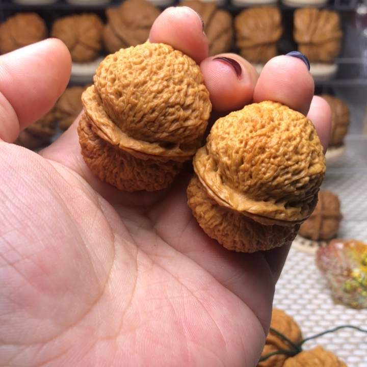 文玩核桃把件31鱼子纹绣球39尺