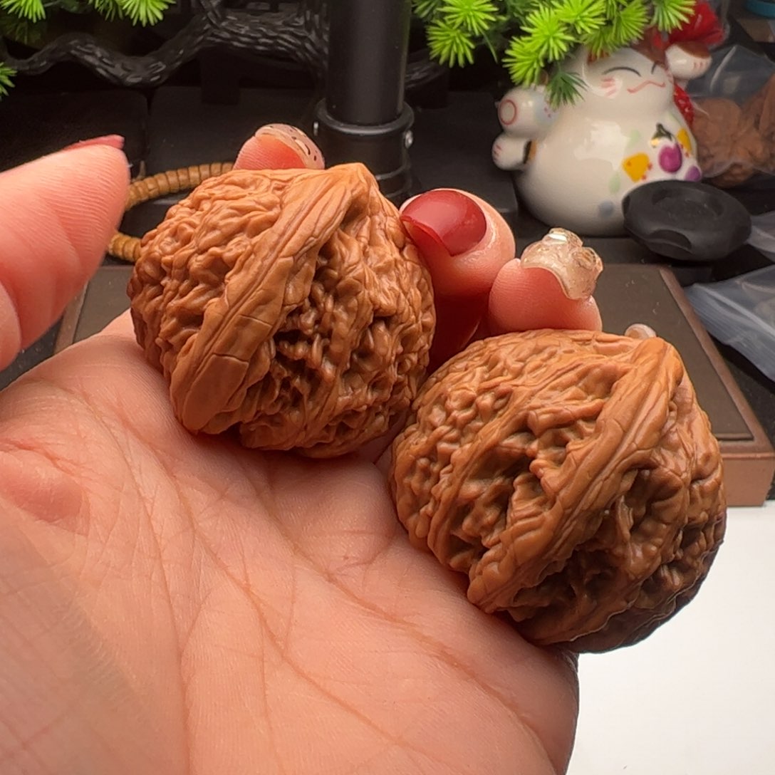 文玩核桃吊坠滢虎头王40