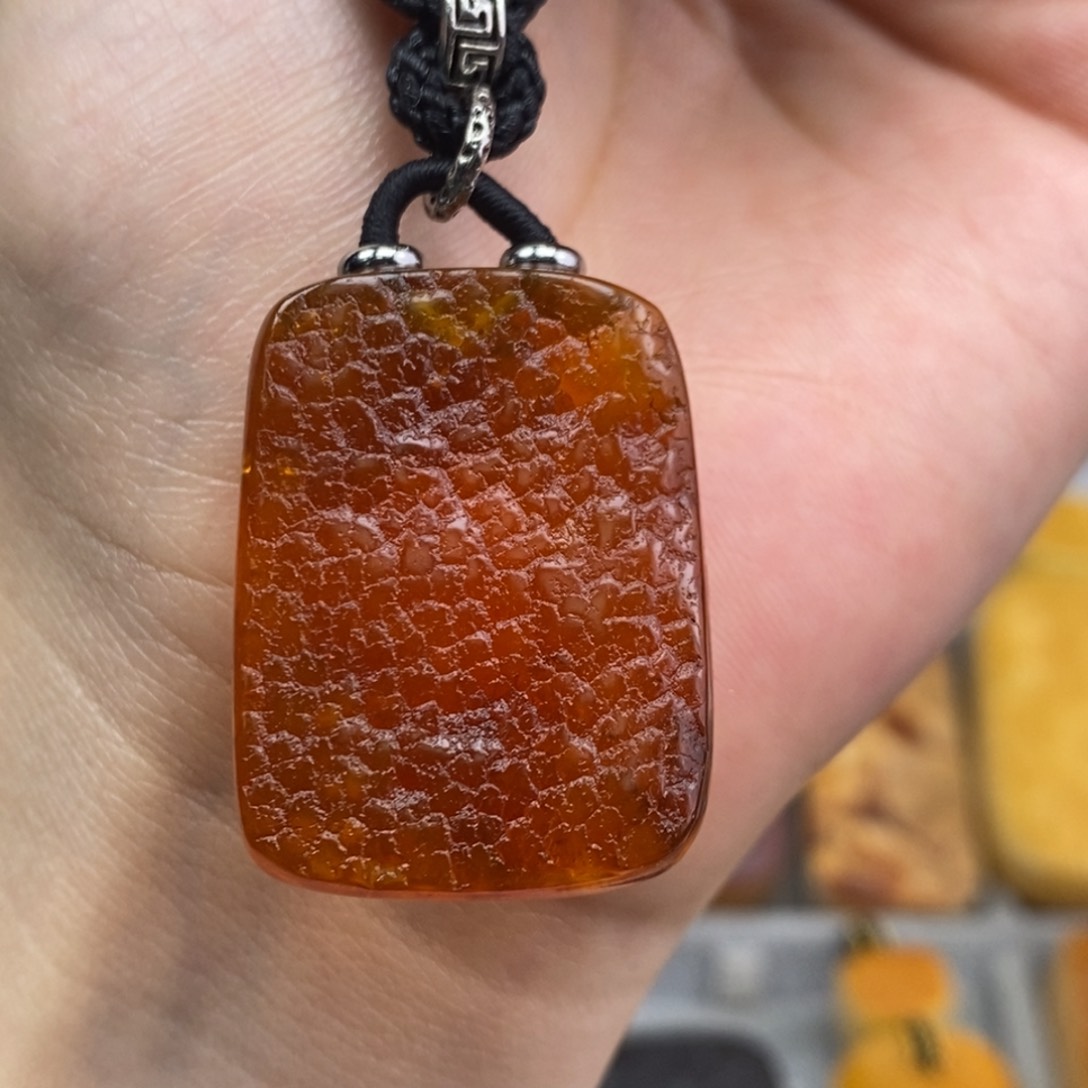 琥珀吊坠(赠链)未镶嵌