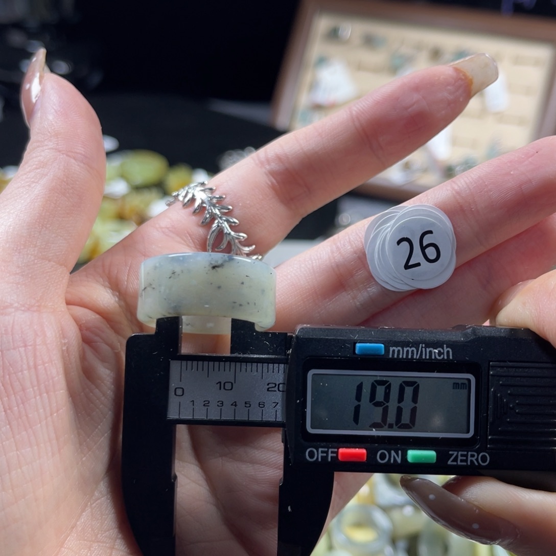 蛇纹石玉未镶嵌戒指