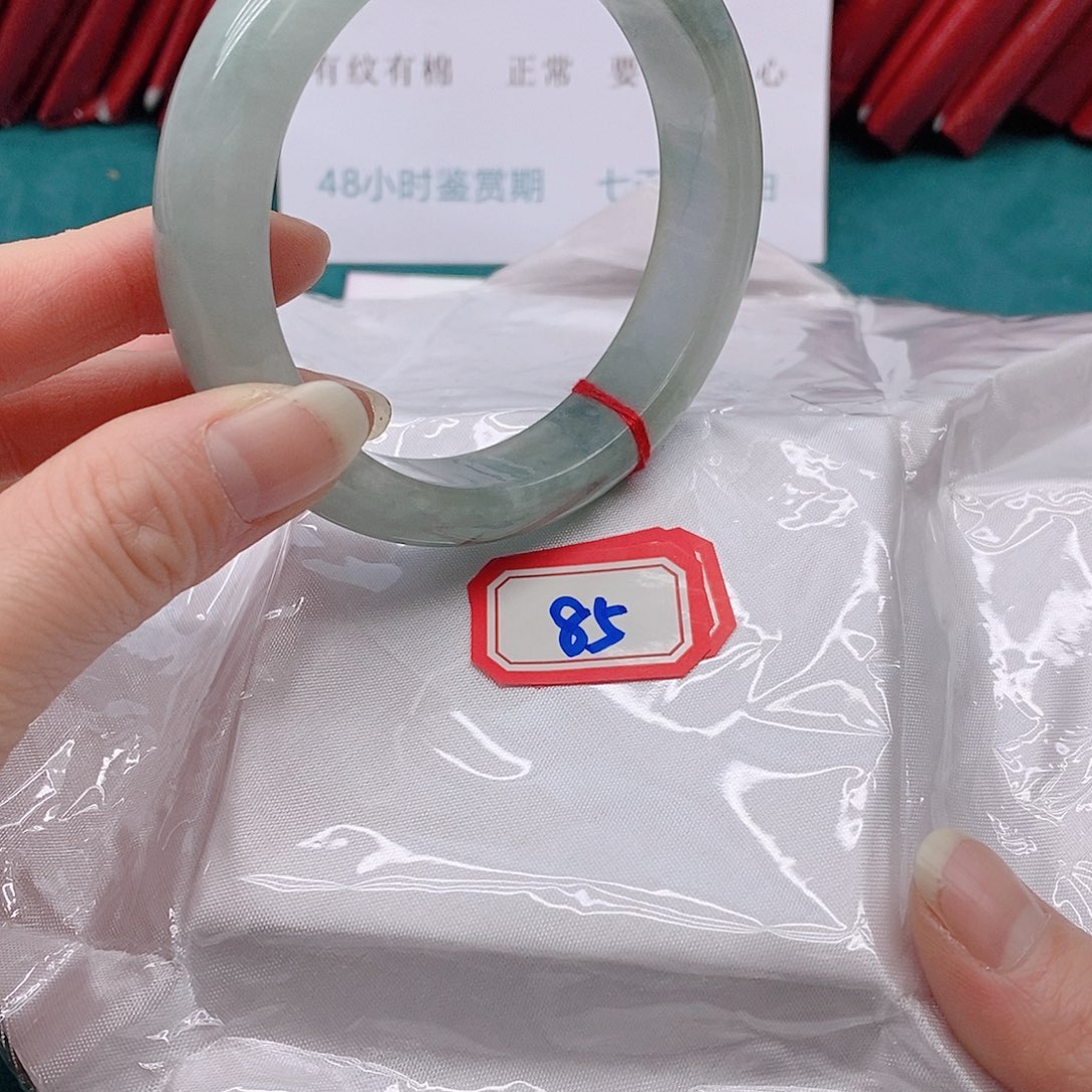 翡翠手镯未镶嵌F*H8555555555