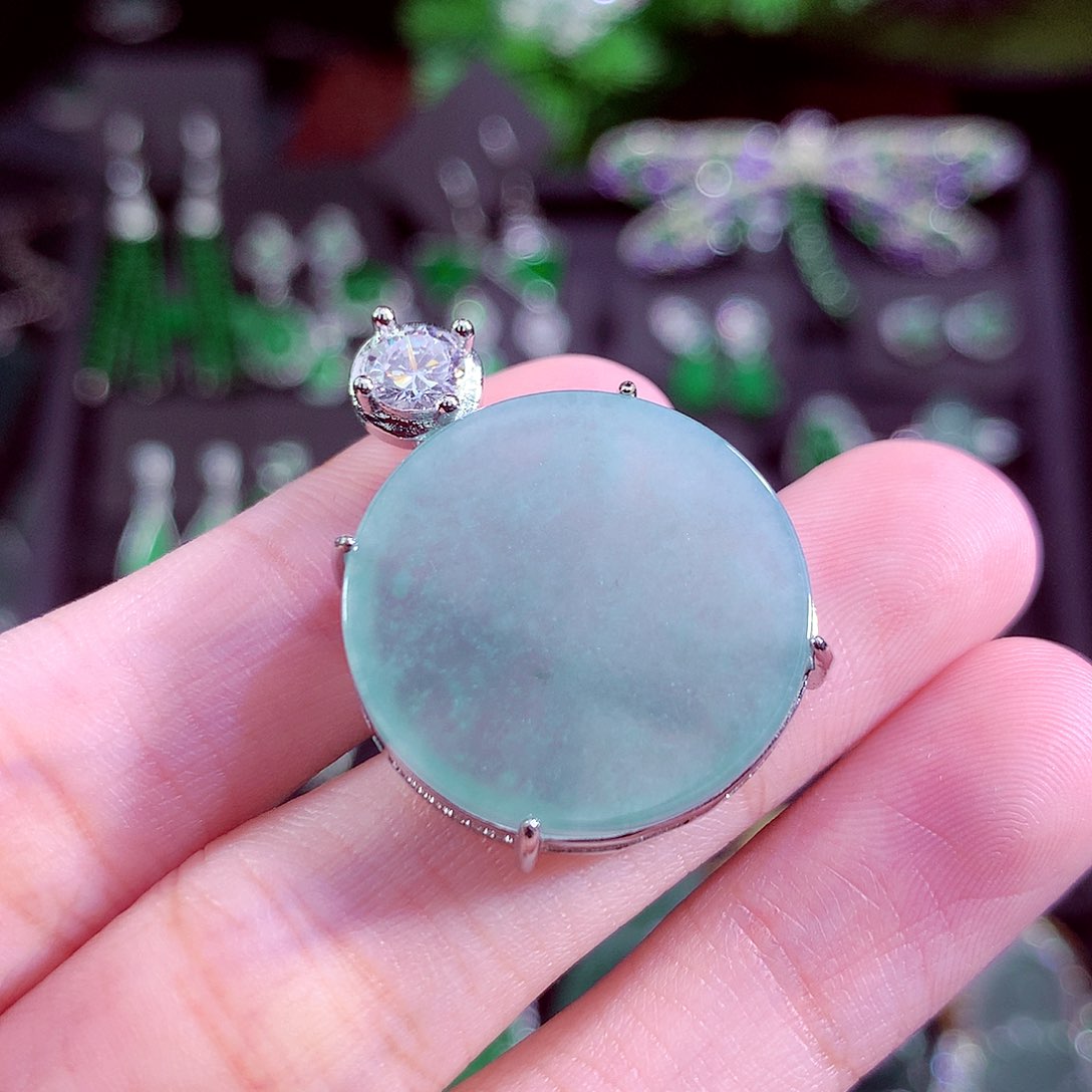 颈饰未镶嵌翡翠天然