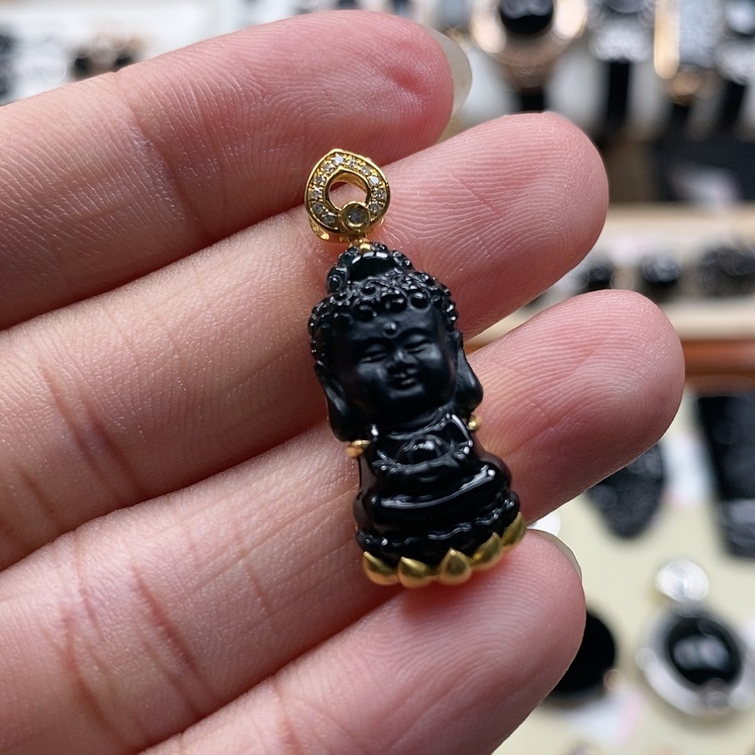 翡翠颈饰18K金镶嵌宝宝佛