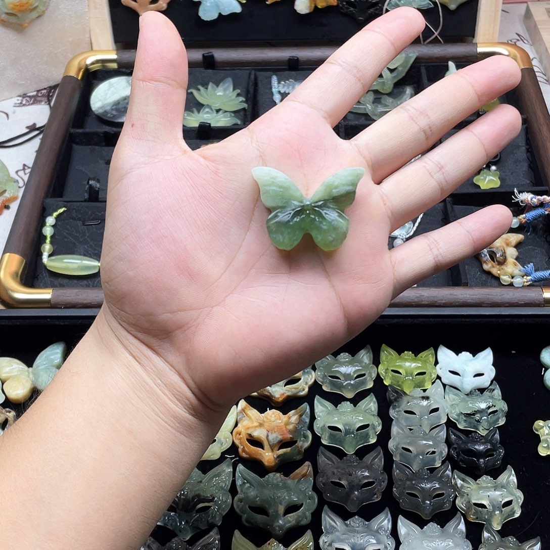 未镶嵌岫玉项链蝴蝶