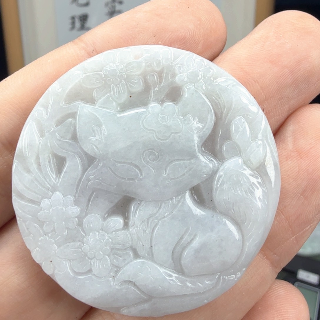 翡翠挂件未镶嵌翡翠