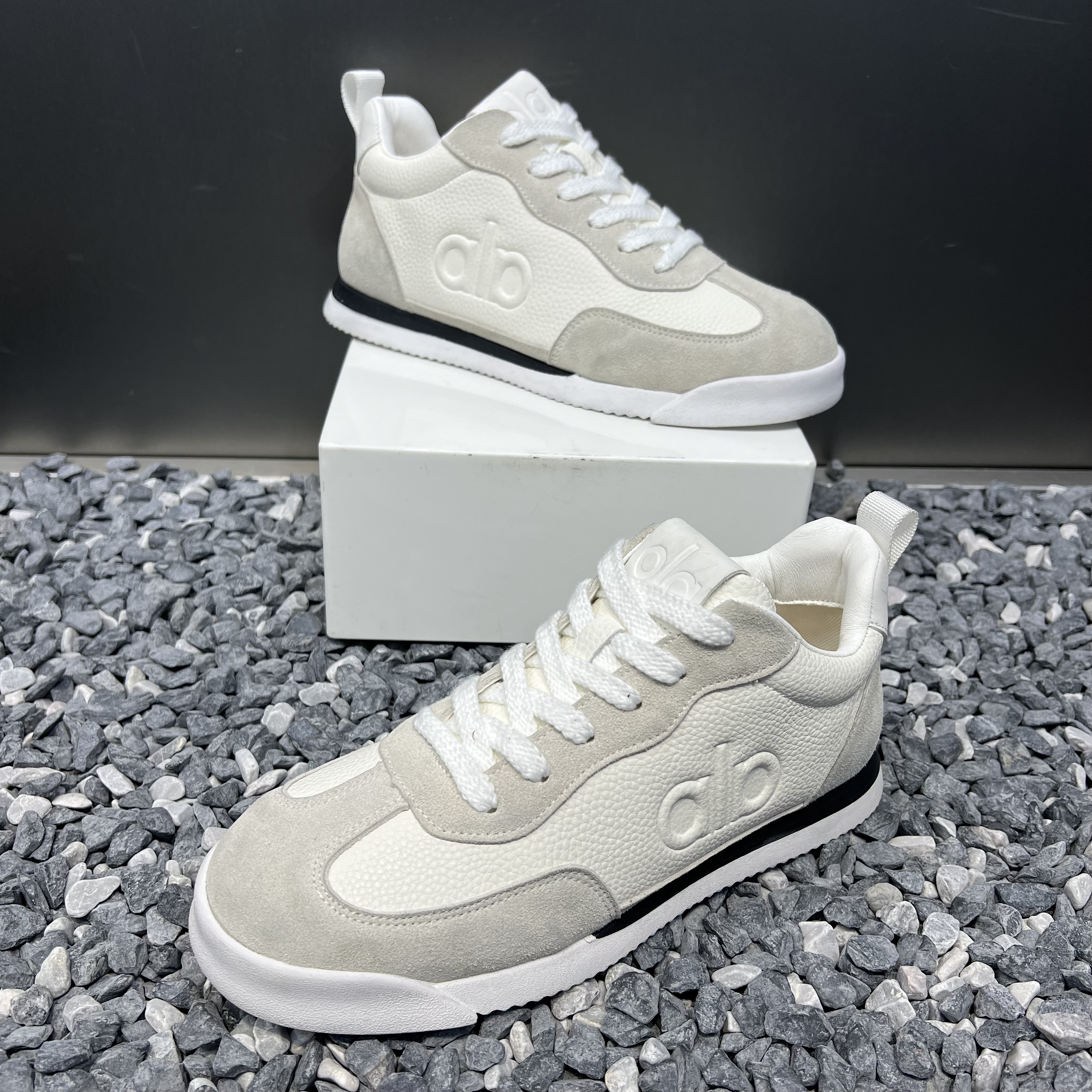 男鞋2025秋冬新款舒适百搭时尚板鞋潮流简约低帮系带运动休闲鞋男