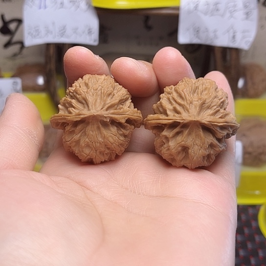 闲***逛文玩核桃吊坠苹果园