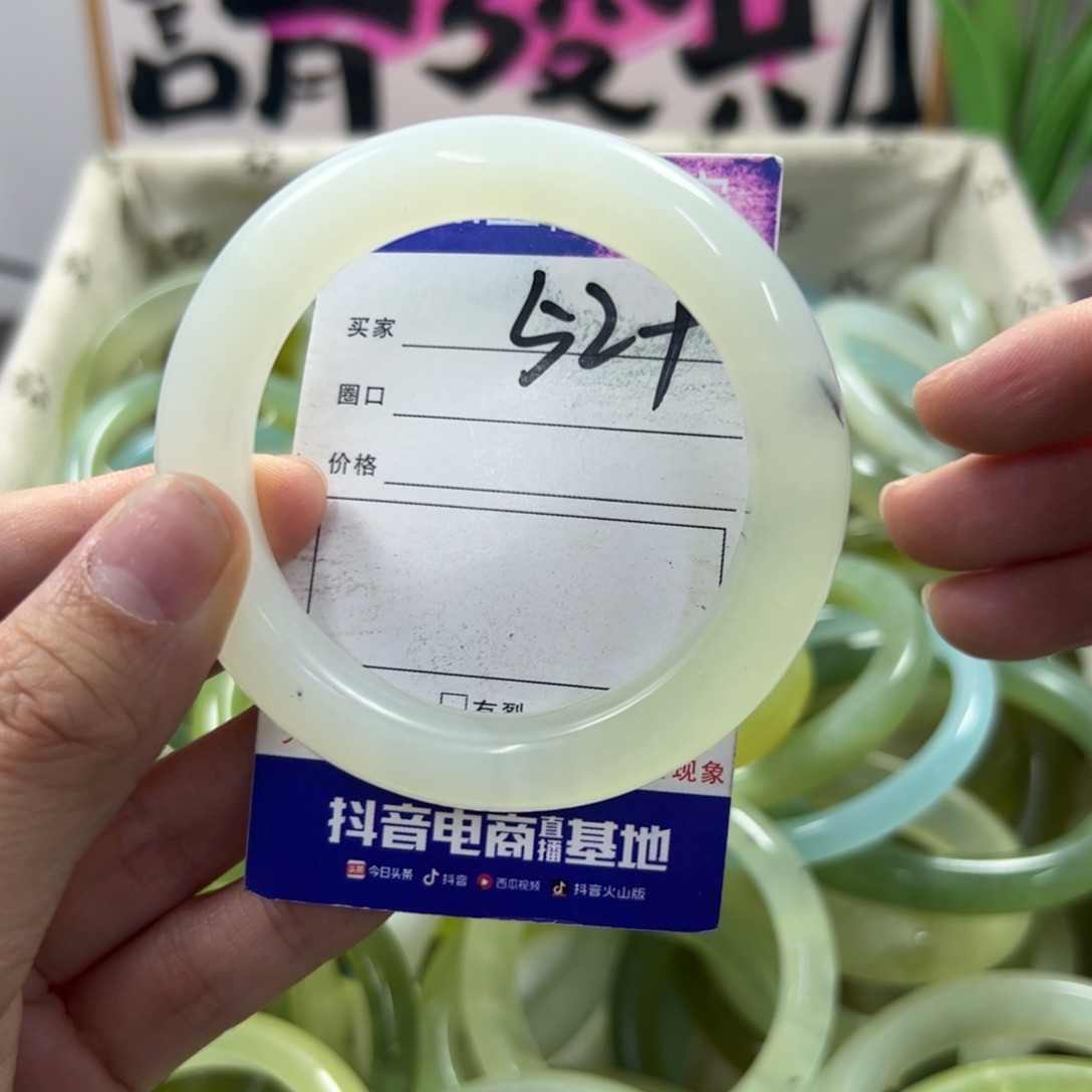 蛇纹石玉手镯未镶嵌182