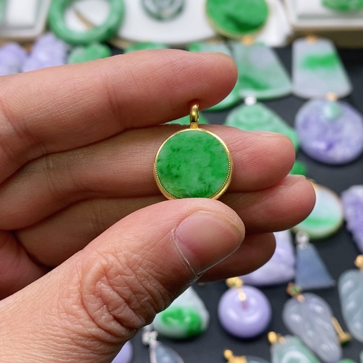 翡翠颈饰未镶嵌吊坠