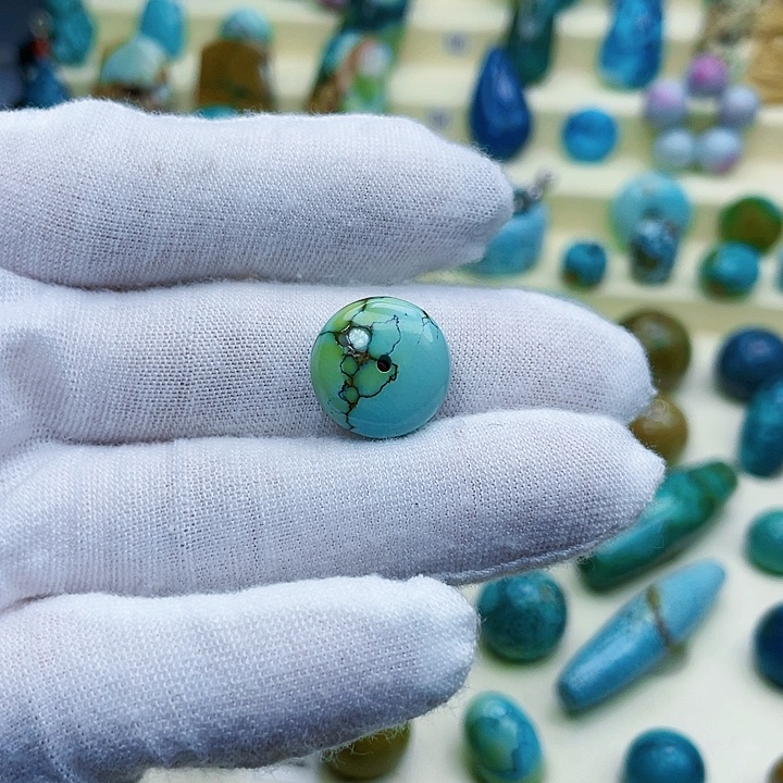 绿松石颈饰未镶嵌