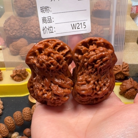 若***瑟把件桃核文玩的好的人都是有钱有钱的