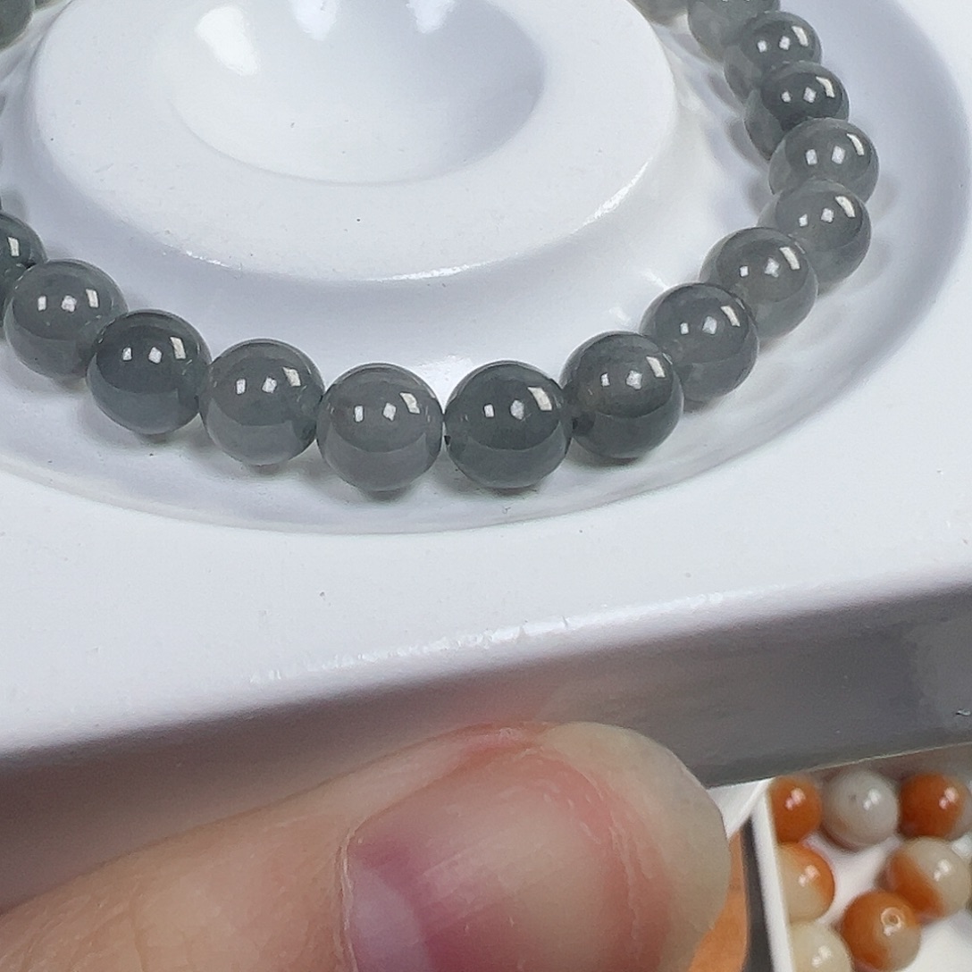 翡翠散珠一**叁翡翠乌鸡猪28颗