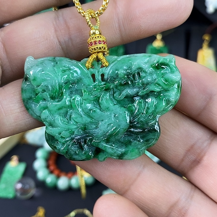 翡翠未镶嵌颈饰吊坠