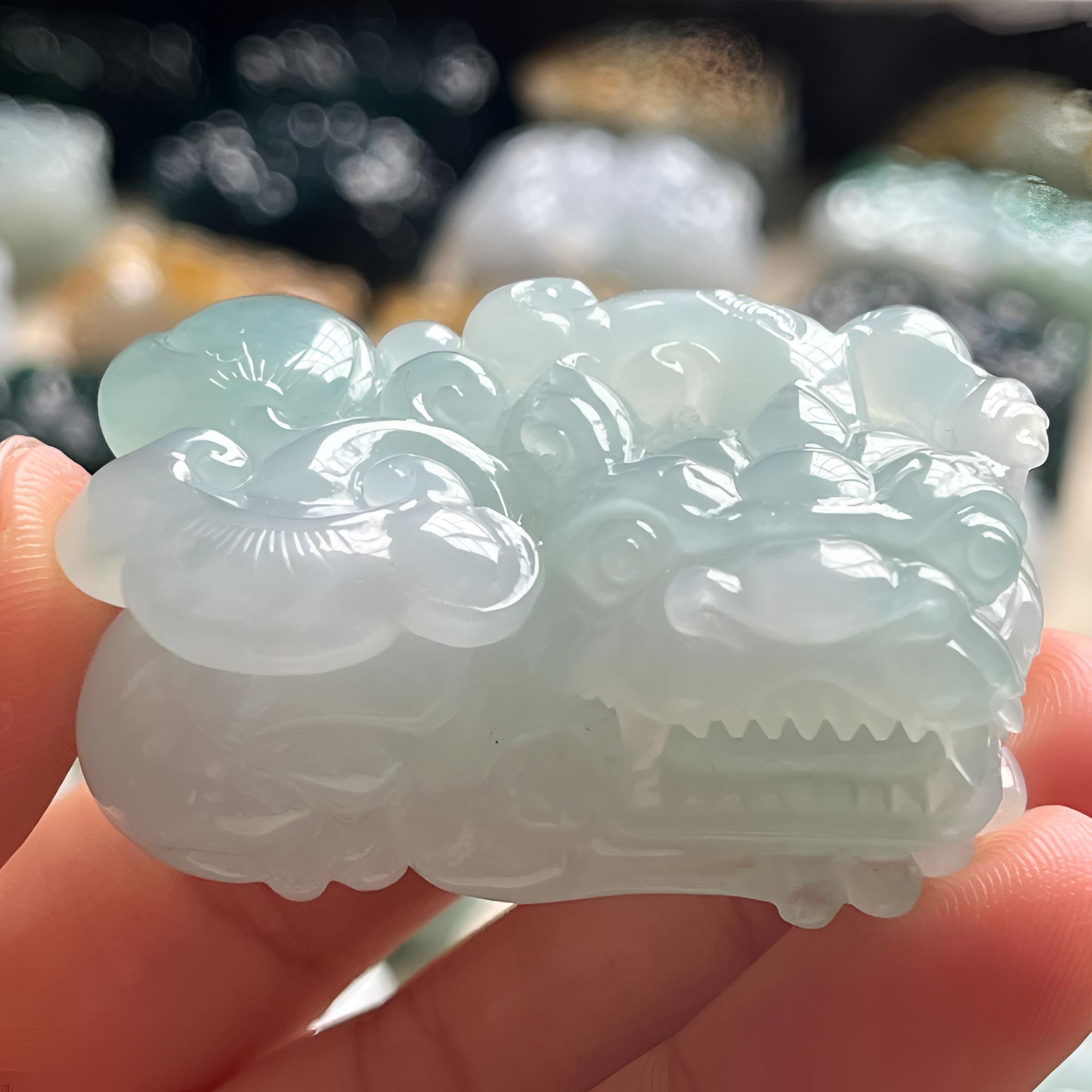 自然光实拍 天然翡翠貔貅玉吊坠