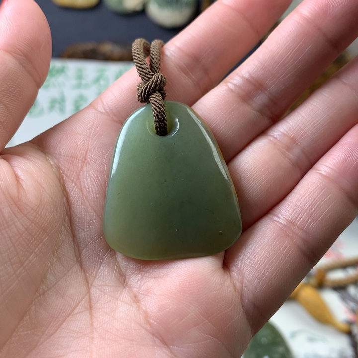 岫岩河磨玉（透闪石质玉）挂件未镶嵌