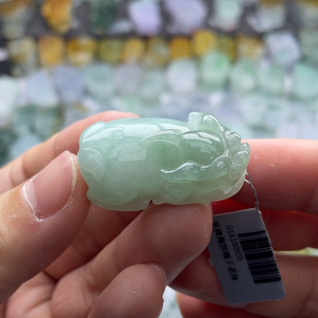 翡翠颈饰未镶嵌貔貅