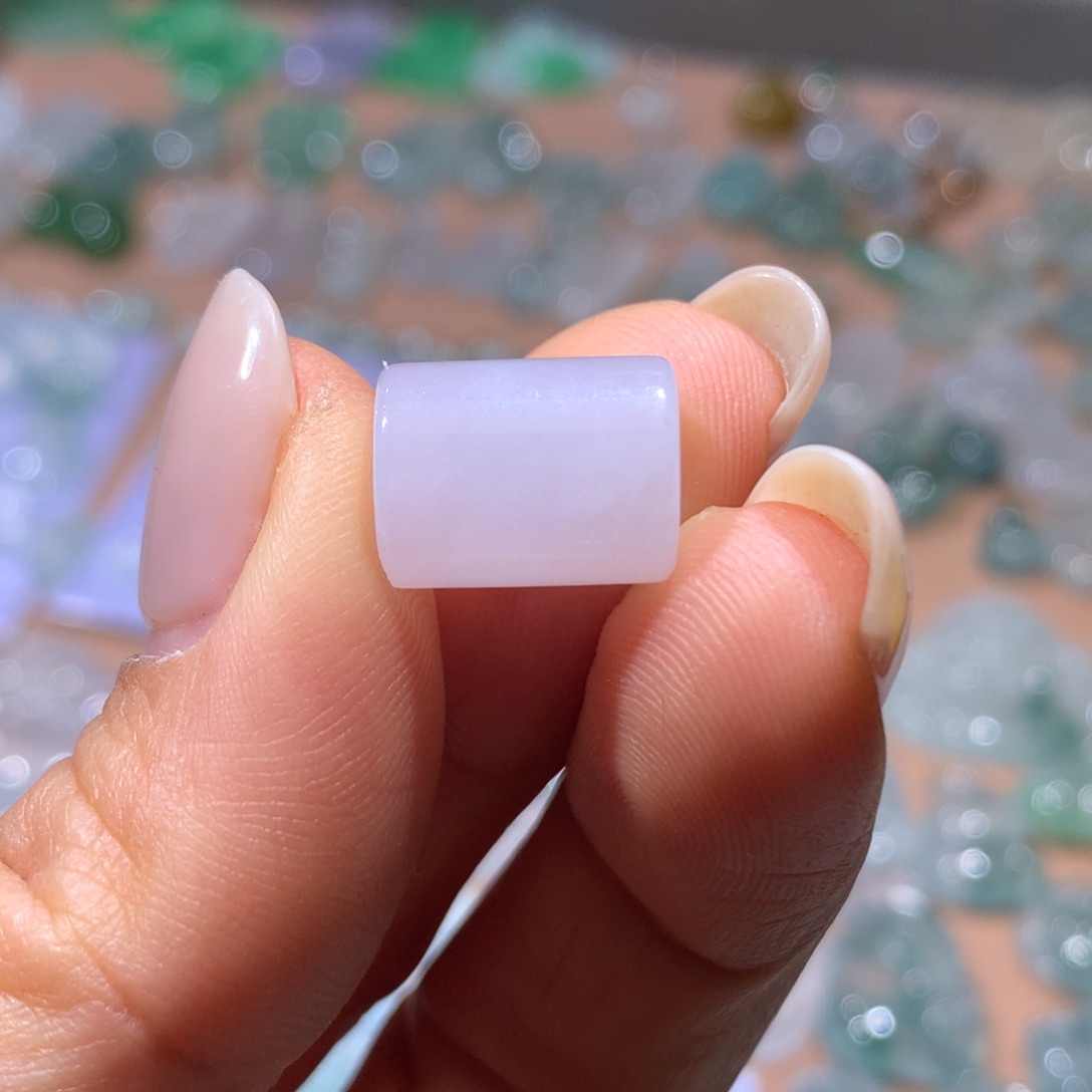 翡翠颈饰未镶嵌路路通