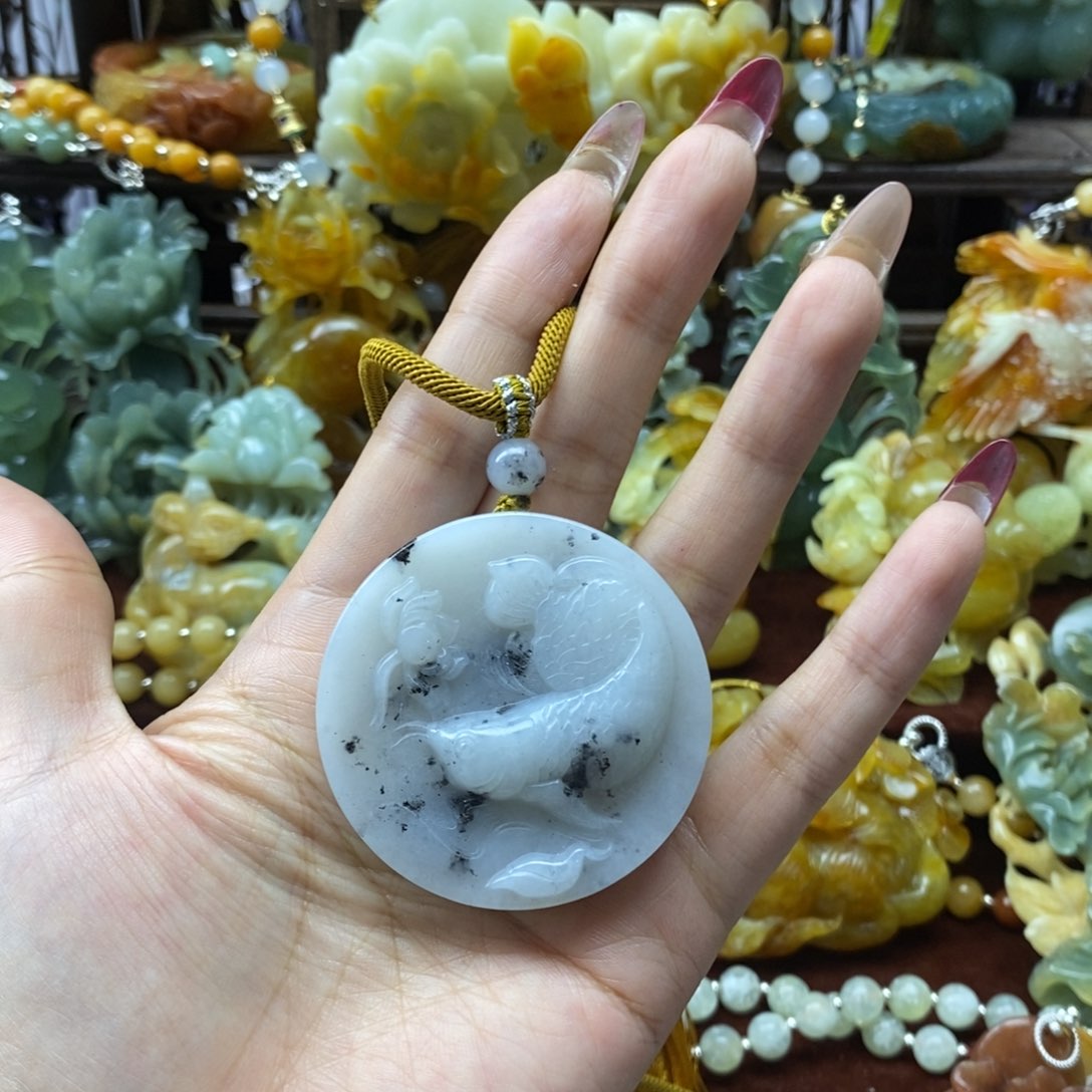 蛇纹石玉挂件未镶嵌