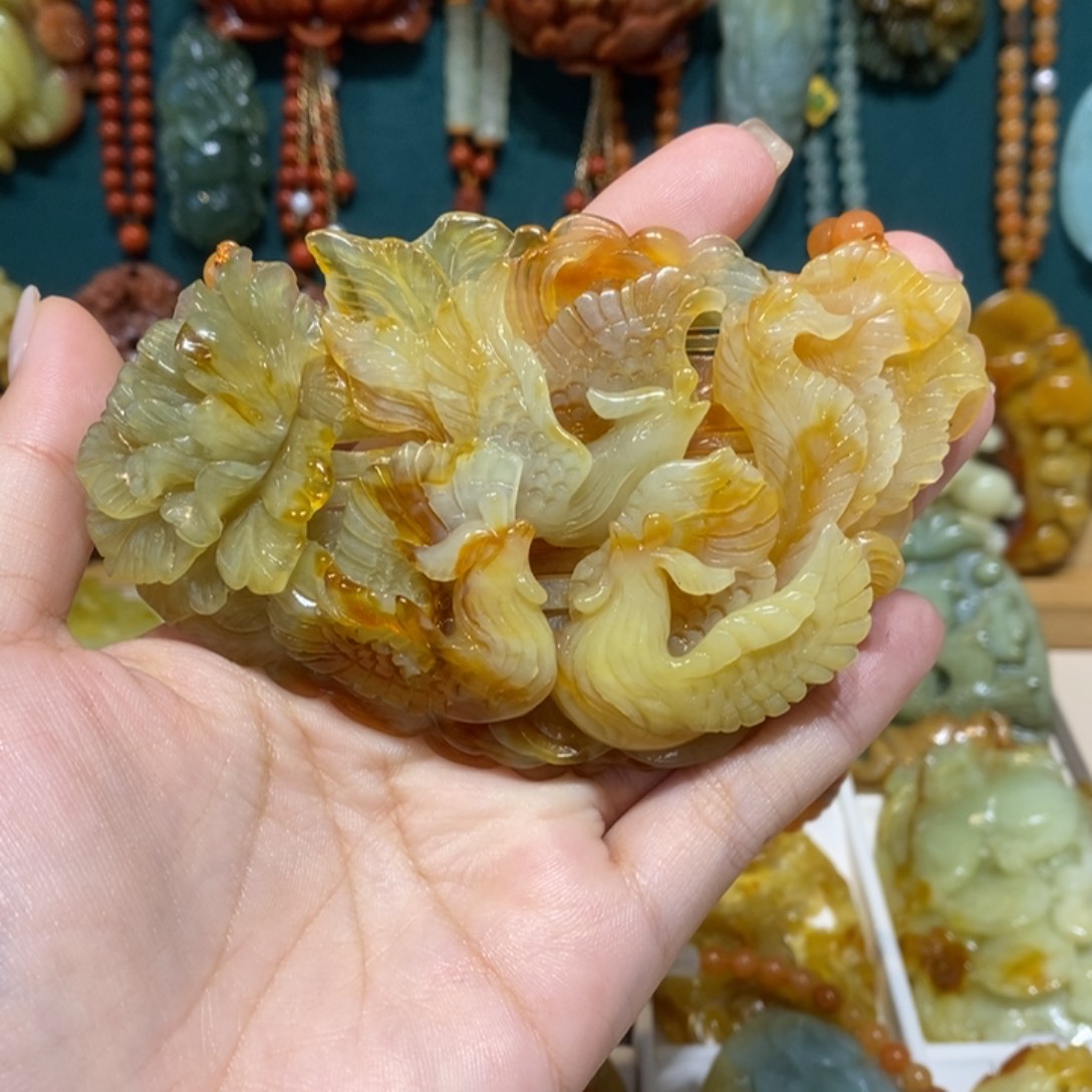 辣****蛇纹石玉未镶嵌颈饰