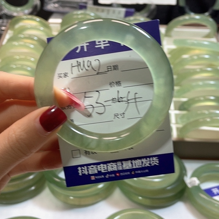 蛇纹石玉手镯未镶嵌恶***花