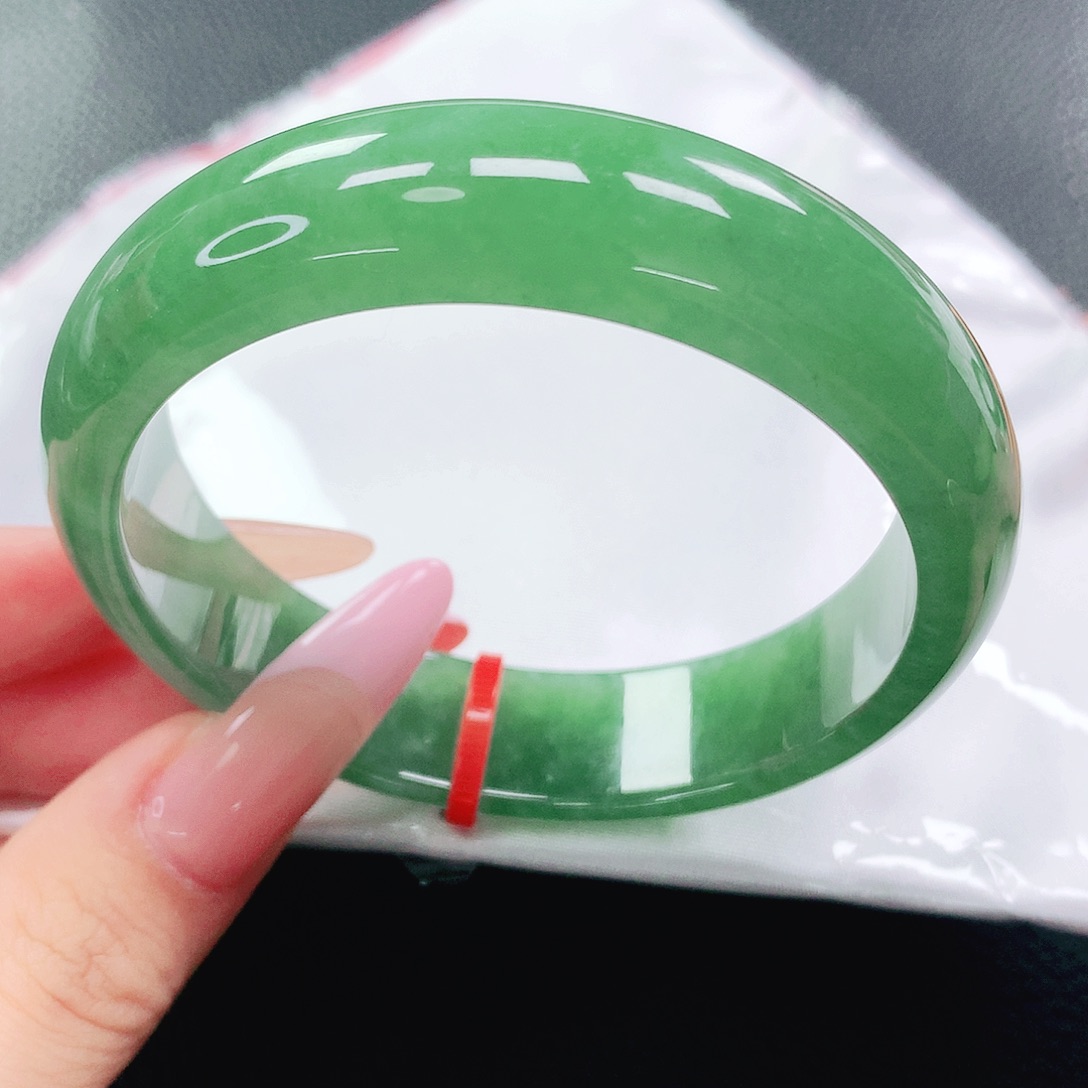 翡翠手镯未镶嵌57圈