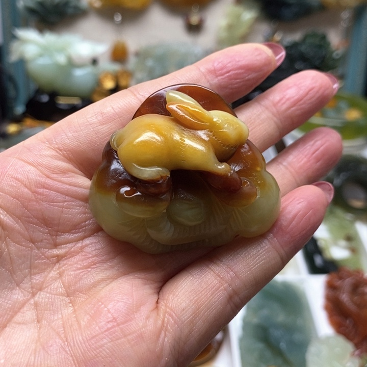 蛇纹石玉颈饰未镶嵌