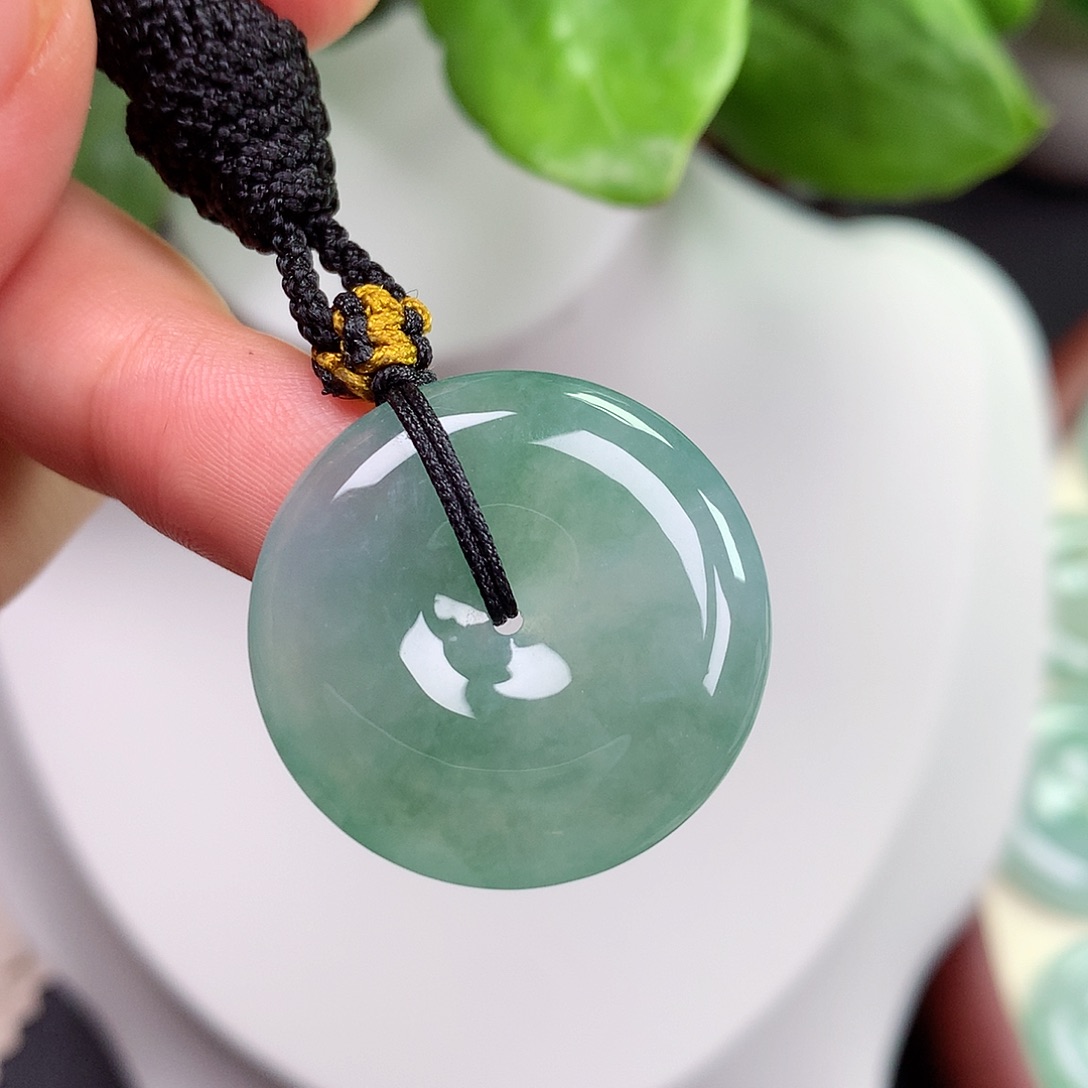 翡翠未镶嵌颈饰平安扣 26.9x5.6mm