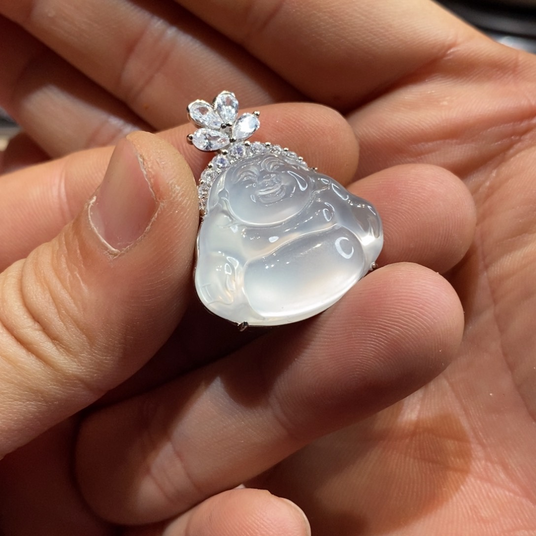 石英质玉颈饰银S925镶嵌白**?