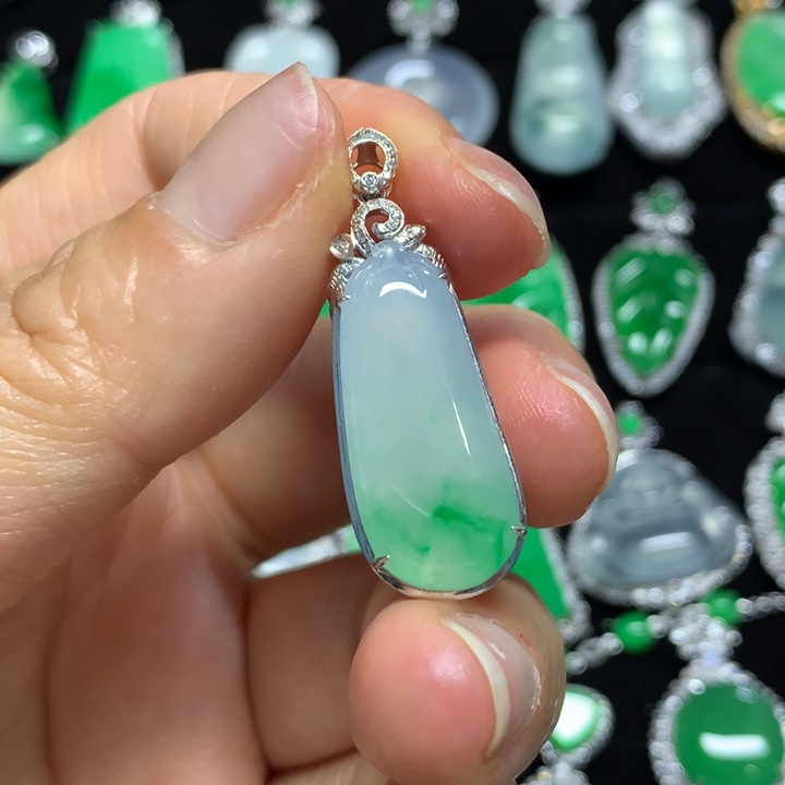 【闪购商品】翡翠18K金镶嵌颈饰吊坠