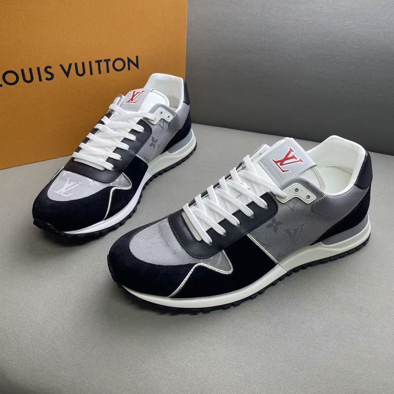 未使用 LouisVuitton/路易威登 黑灰老花满印百搭运动鞋 42.5码