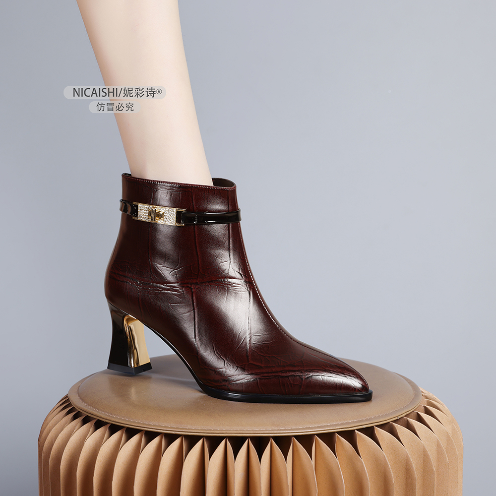 2024年新款欧美尖头粗跟金属扣短靴时尚百搭棕色加绒保暖裸靴0380