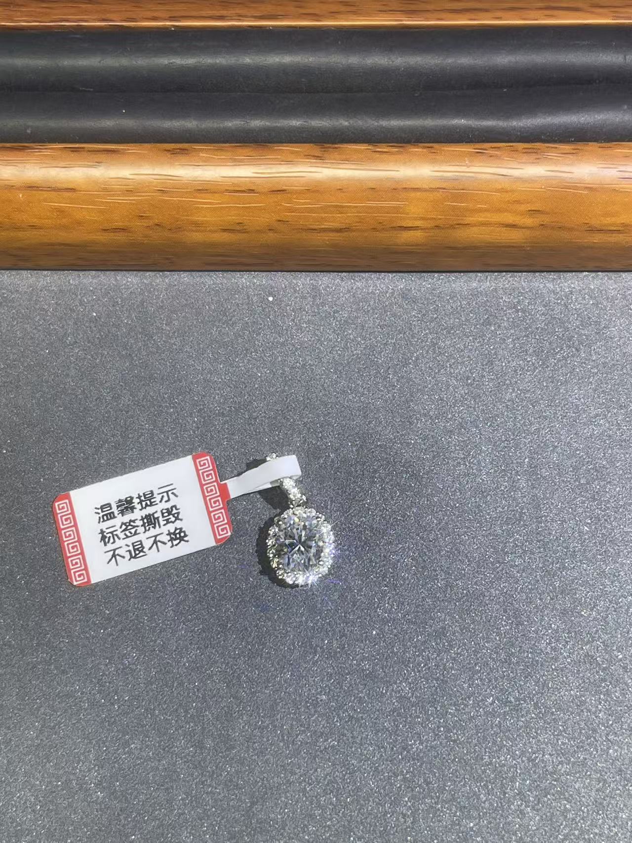 d138白色鸽子蛋吊坠多样发