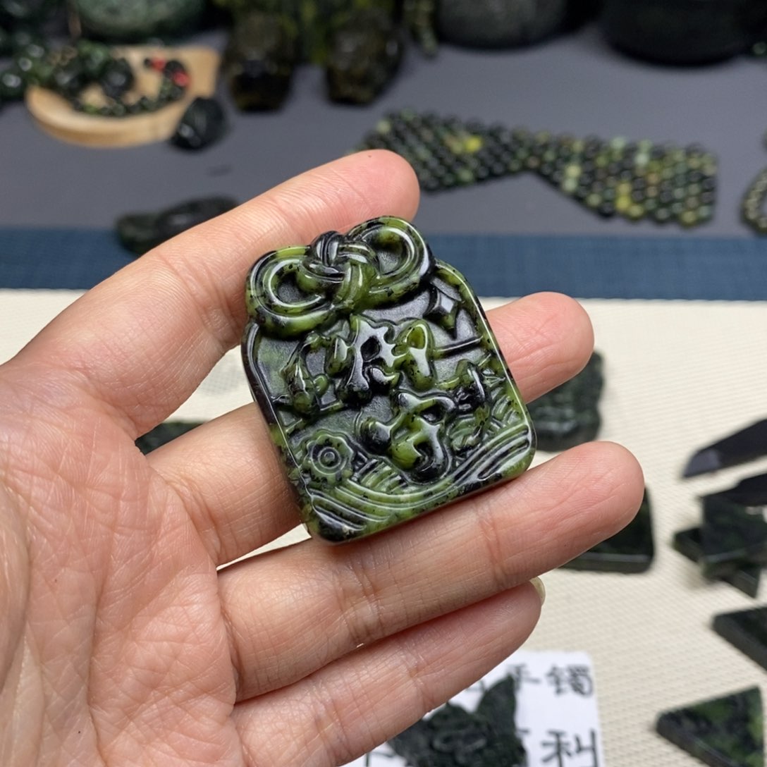 蛇纹石玉吊坠(不含链)未镶嵌