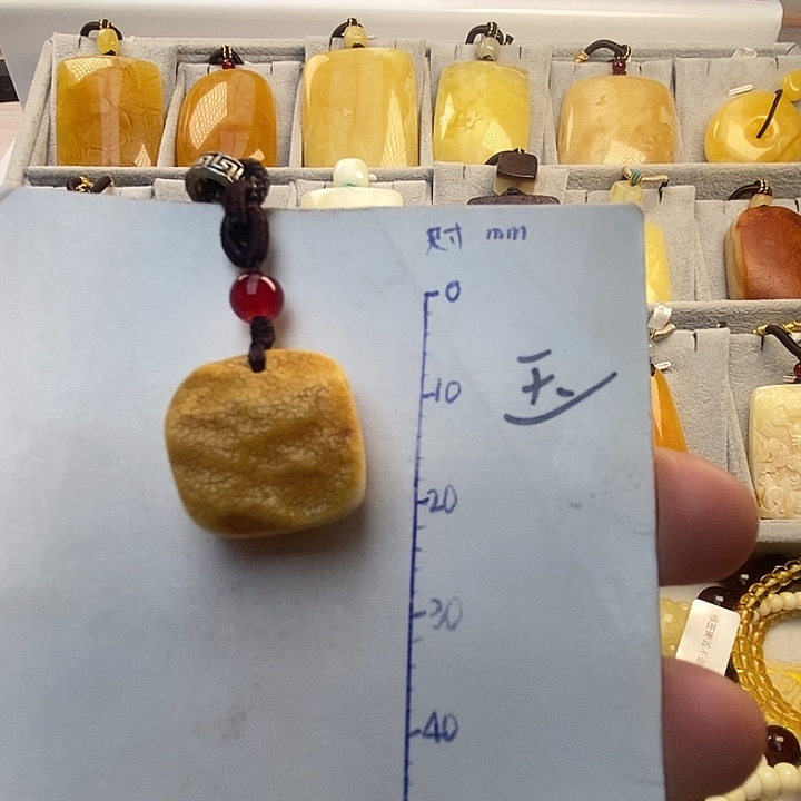 琥珀未镶嵌珠宝奇石